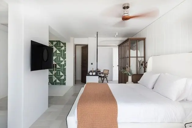 Honeymoon Suite with outdoor Jet Tub Sea View