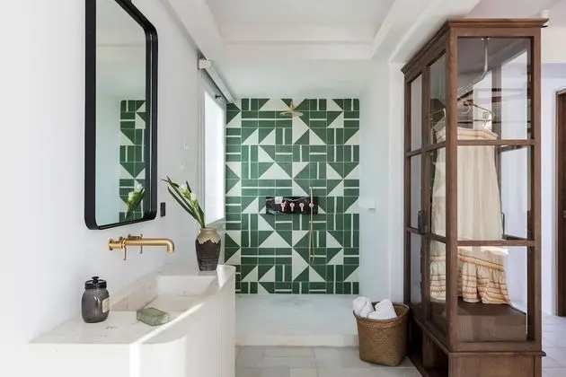 Honeymoon Suite with outdoor Jet Tub Sea View