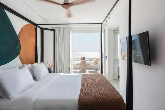 Honeymoon Suite with outdoor Jet Tub Sea View