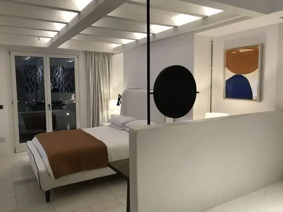 Honeymoon Suite with outdoor Jet Tub Sea View