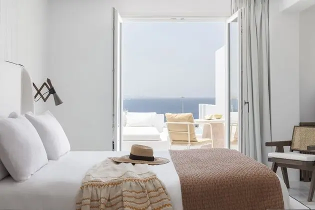 Honeymoon Suite with outdoor Jet Tub Sea View