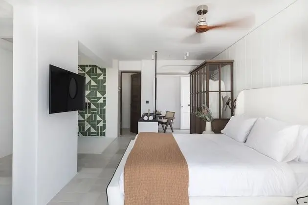 Honeymoon Suite with outdoor Jet Tub Sea View