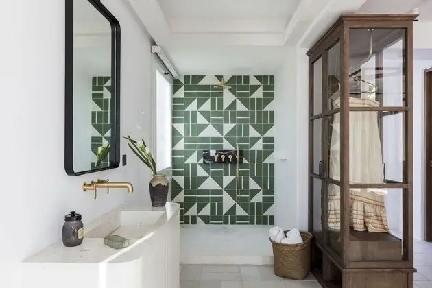 Honeymoon Suite with outdoor Jet Tub Sea View