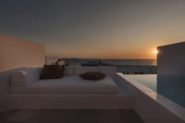 Honeymoon Suite with outdoor Jet Tub Sea View