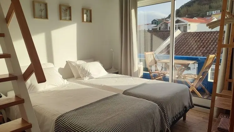 Tek Büyük veya İki Ayrı Yataklı Oda, Kısmi Deniz Manzaralı