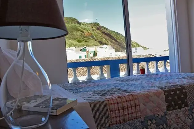 Tek Büyük veya İki Ayrı Yataklı Oda, Kısmi Deniz Manzaralı