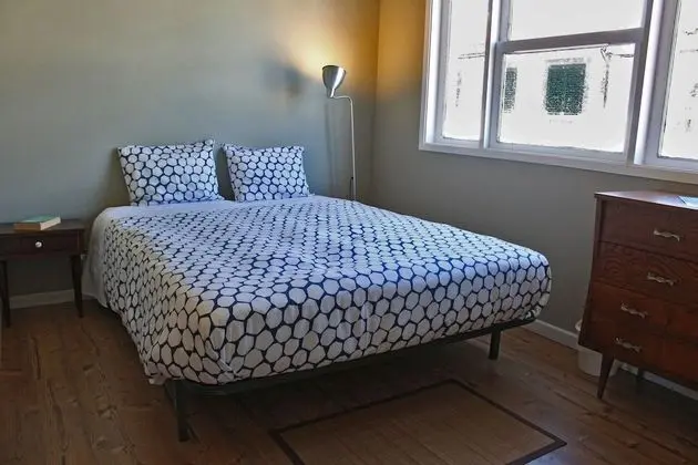 Tek Büyük Yataklı Oda, Balkon, Kısmi Deniz Manzaralı