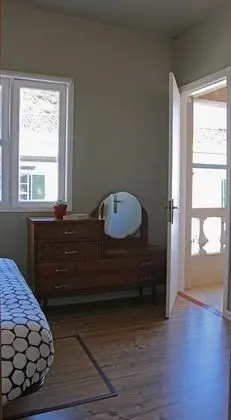 Tek Büyük Yataklı Oda, Balkon, Kısmi Deniz Manzaralı