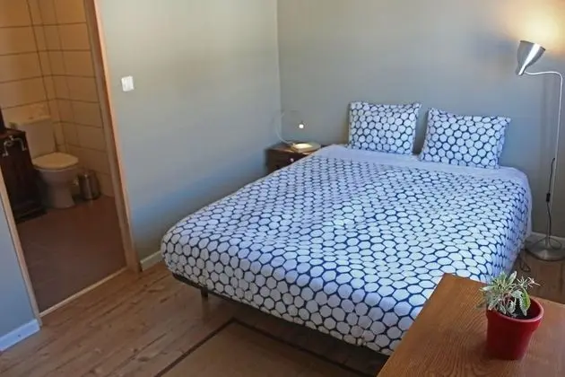 Tek Büyük Yataklı Oda, Balkon, Kısmi Deniz Manzaralı