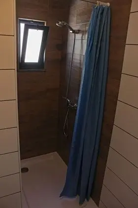 Tek Büyük Yataklı Oda, Balkon, Kısmi Deniz Manzaralı