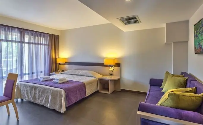 Studio with Garden or Pool View