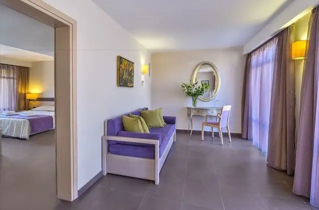 Studio with Garden or Pool View