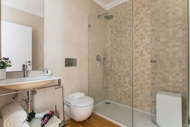 Apart Daire, 2 Yatak Odası, Balkon, Ek Bina