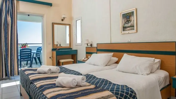 Tek Büyük veya İki Ayrı Yataklı Oda, Deniz Manzaralı
