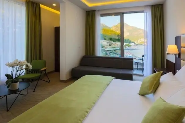 Deluxe Tek Büyük veya İki Ayrı Yataklı Oda, Balkon, Deniz Manzaralı