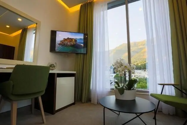 Deluxe Tek Büyük veya İki Ayrı Yataklı Oda, Balkon, Deniz Manzaralı