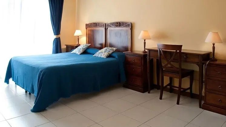 Üç Kişilik Oda, Birden Çok Yatak, Balkon