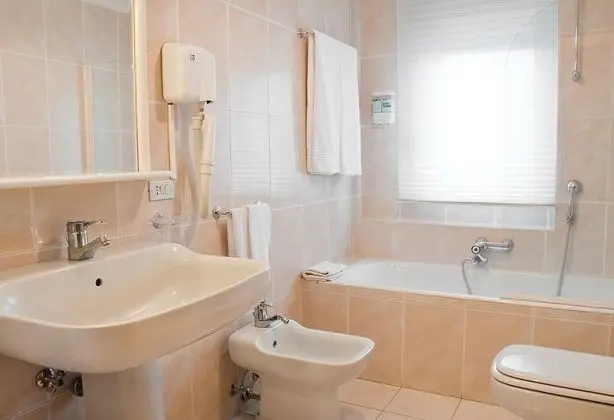 Üç Kişilik Oda, Birden Çok Yatak, Balkon