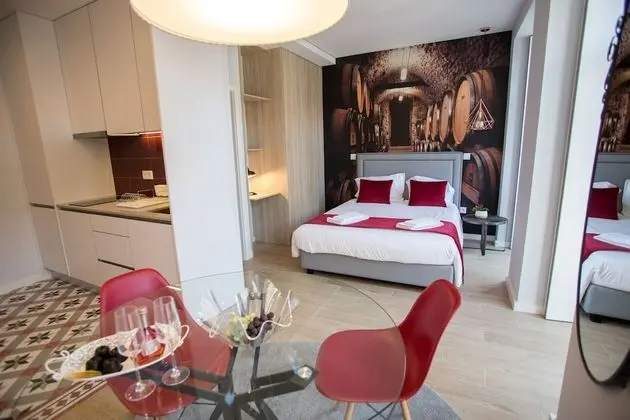 Stüdyo, Balkon, Nehir Manzaralı (I)