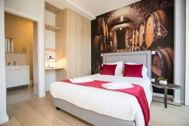 Stüdyo, Balkon, Nehir Manzaralı (I)