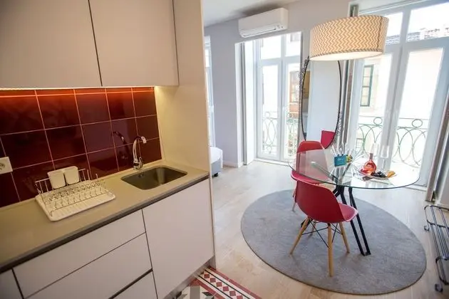 Stüdyo, Balkon, Nehir Manzaralı (I)