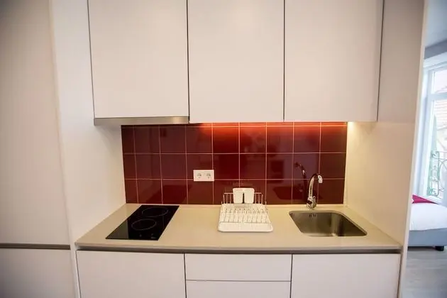 Stüdyo, Balkon, Nehir Manzaralı (I)