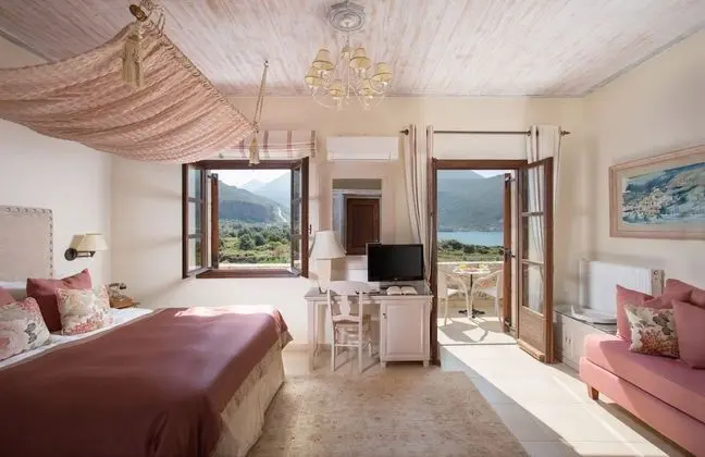 Superior Tek Büyük Yataklı Oda, Kısmi Deniz Manzaralı