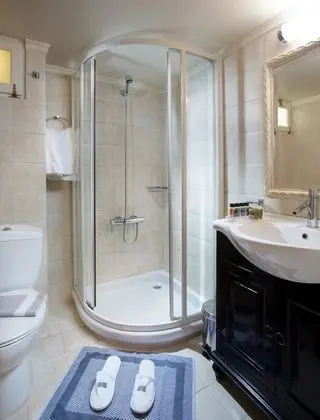 Superior Tek Büyük Yataklı Oda, Kısmi Deniz Manzaralı