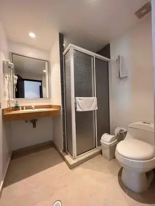 Üç Kişilik Oda, Deniz Manzaralı