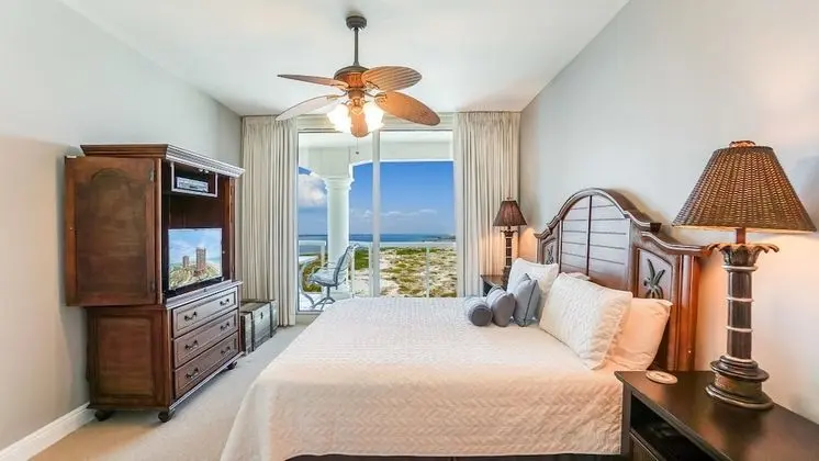 Deluxe 2 Bedrooms 2.5 Bath Condo, Waterview