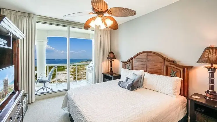 Deluxe 2 Bedrooms 2.5 Bath Condo, Waterview