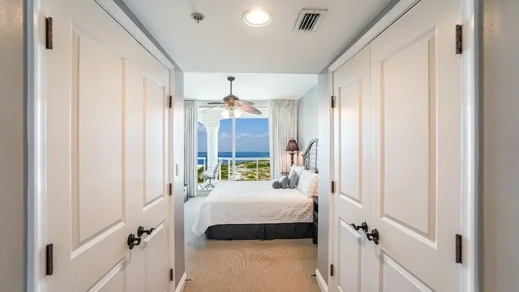 Deluxe 2 Bedrooms 2.5 Bath Condo, Waterview