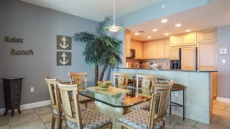 Deluxe 2 Bedrooms 2.5 Bath Condo, Waterview