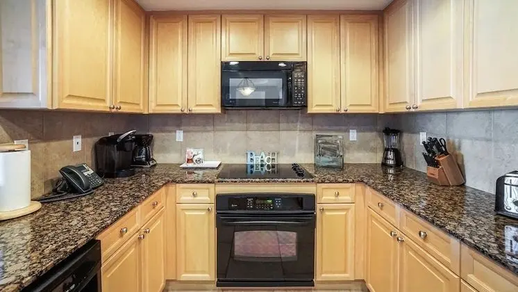 Deluxe 2 Bedrooms 2.5 Bath Condo, Waterview