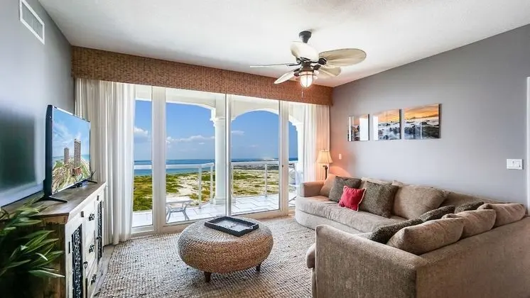 Deluxe 2 Bedrooms 2.5 Bath Condo, Waterview