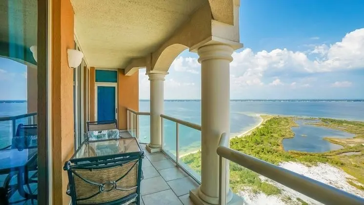 Deluxe 2 Bedrooms 2.5 Bath Condo, Waterview