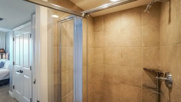 Deluxe 2 Bedrooms 2.5 Bath Condo, Waterview