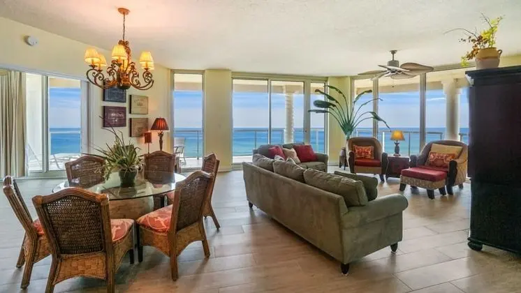 Deluxe 3 Bedrooms 3.5 Bath Condo, Waterview
