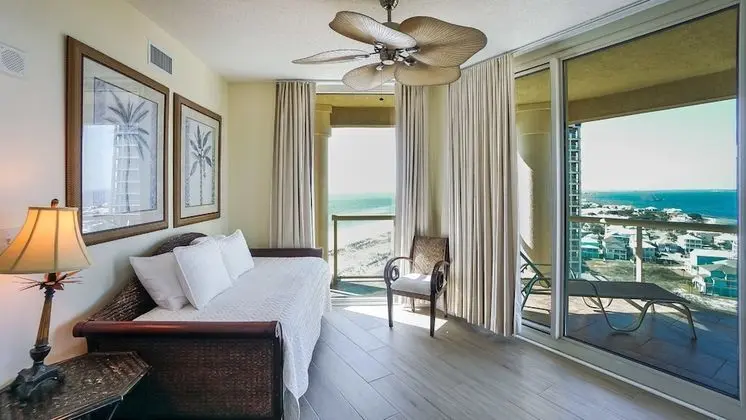 Deluxe 3 Bedrooms 3.5 Bath Condo, Waterview