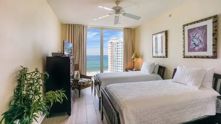 Deluxe 3 Bedrooms 3.5 Bath Condo, Waterview
