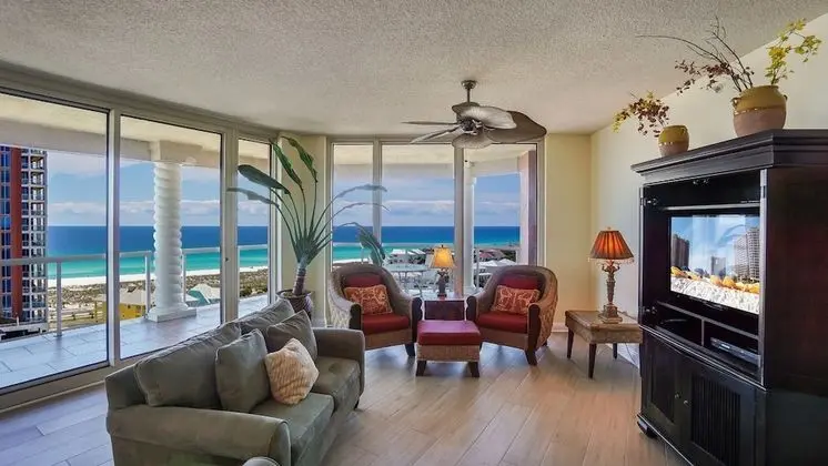 Deluxe 3 Bedrooms 3.5 Bath Condo, Waterview