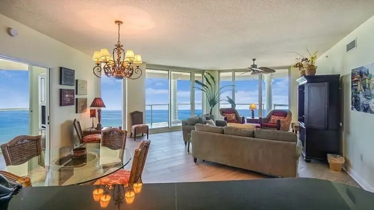 Deluxe 3 Bedrooms 3.5 Bath Condo, Waterview