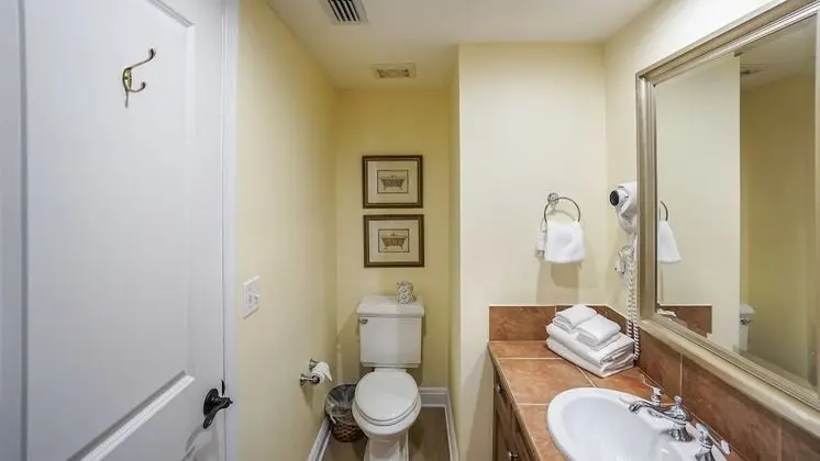 Deluxe 3 Bedrooms 3.5 Bath Condo, Waterview