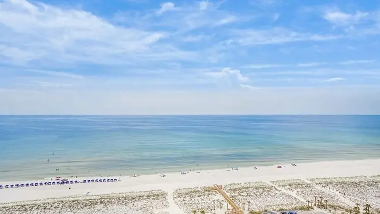 Deluxe 3 Bedrooms 3.5 Bath Condo, Waterview