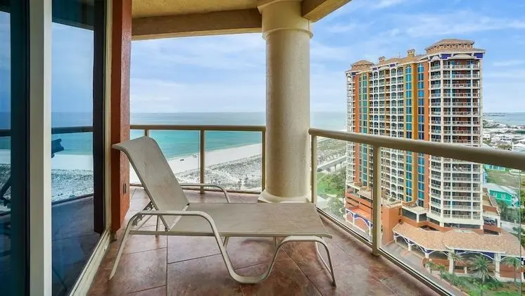 Deluxe 3 Bedrooms 3.5 Bath Condo, Waterview