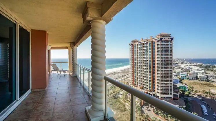 Deluxe 3 Bedrooms 3.5 Bath Condo, Waterview