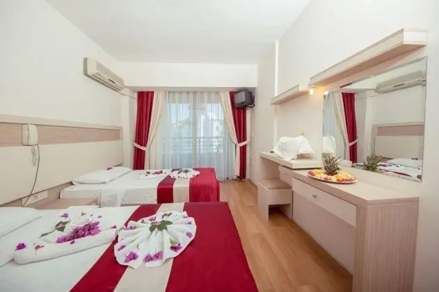 Çift Kişilik, Havuz Manzaralı