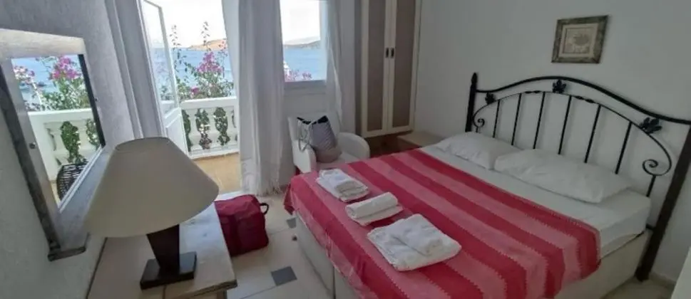 Havuz Bağlantılı Standart Oda, Deniz ve Şehir Manzaralı
