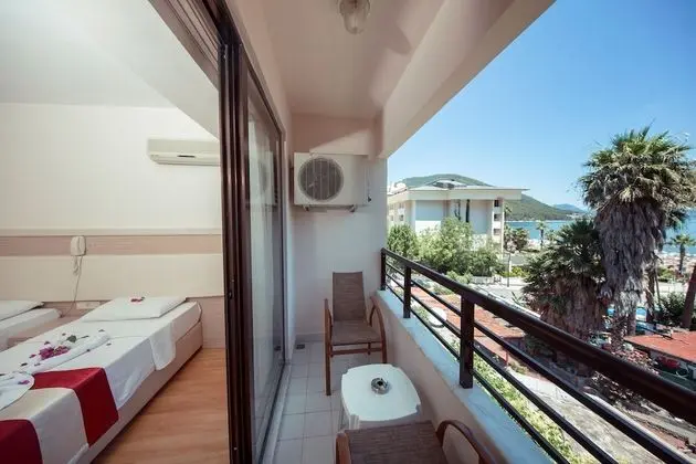 Standard Tek Büyük veya İki Ayrı Yataklı Oda, Deniz Manzaralı