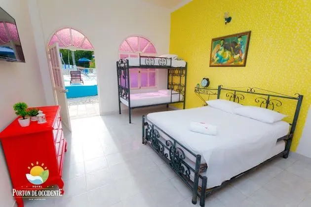 Dört Kişilik Oda (1 Queen and 2 Single Beds)